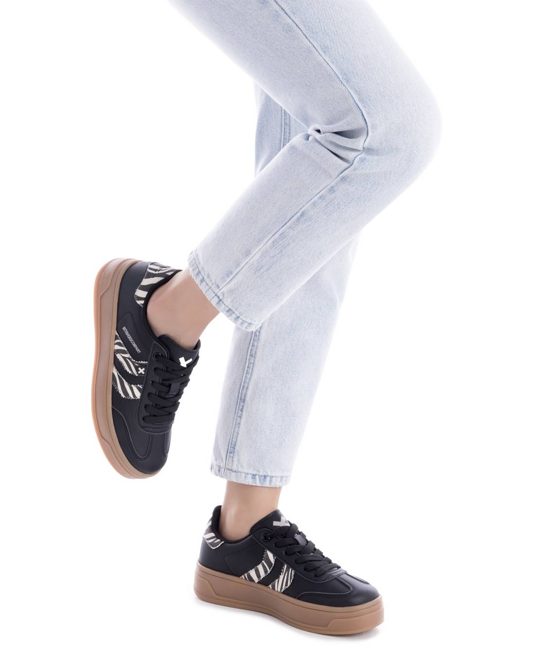 XTI Women's sneakers 144585