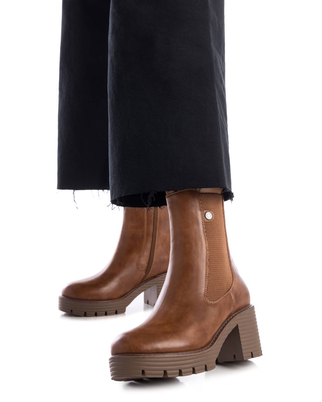 XTI Women's Chelsea Booties By XTI 172042
