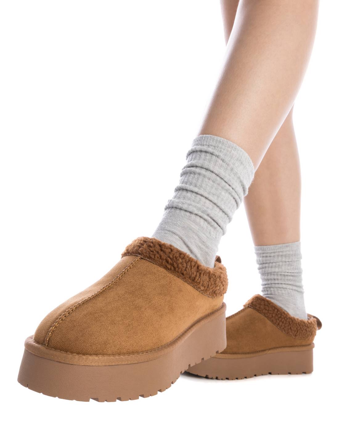 Women's Winter Suede Clogs By XTI 142185