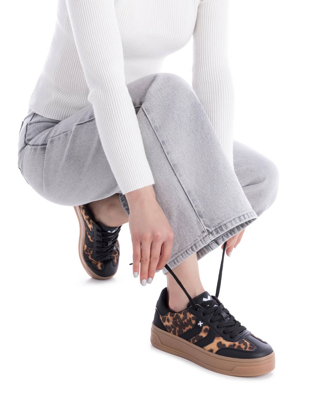 XTI Women's sneakers 144584