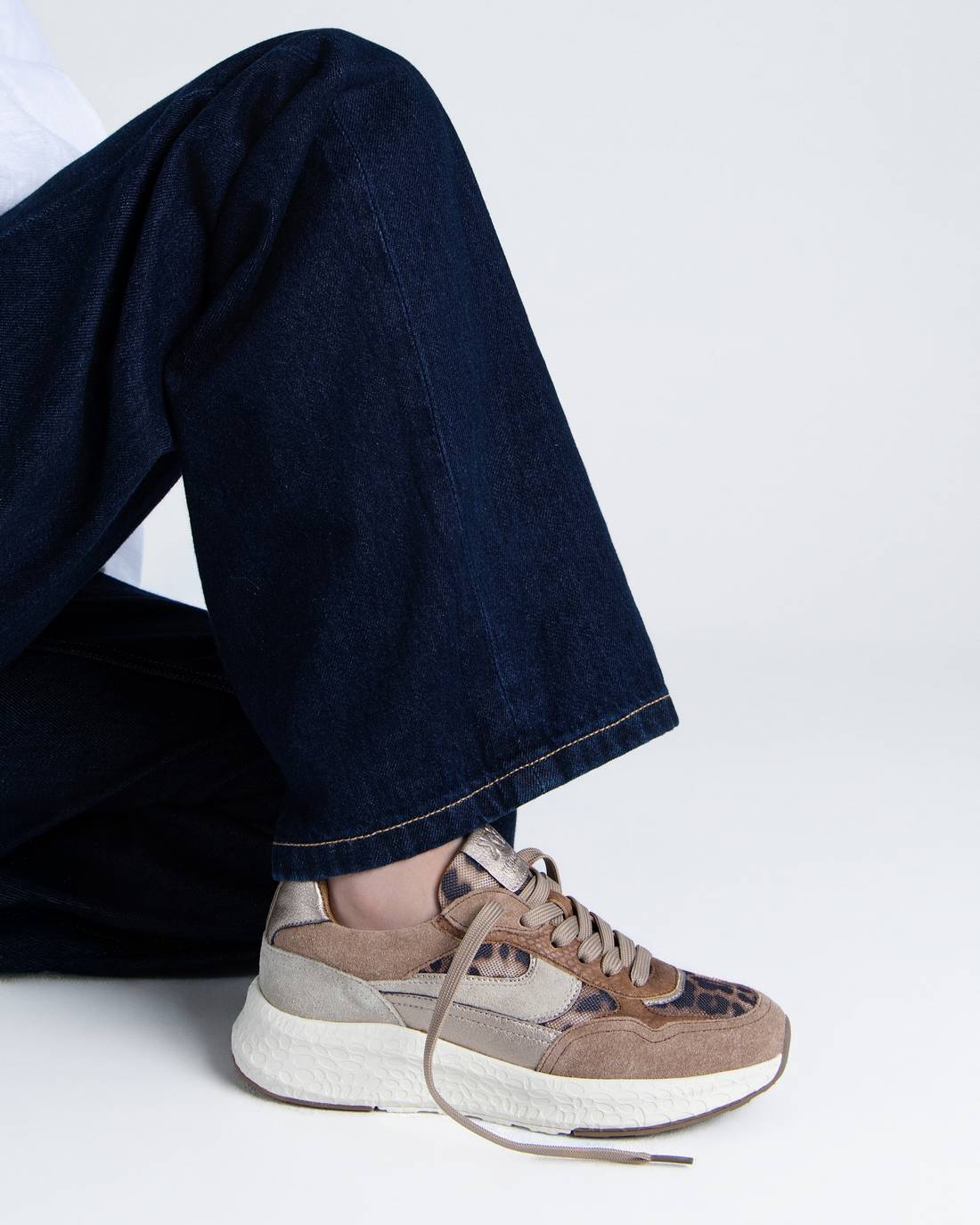 XTI Women's Casual Suede Lace-Up Sneakers 146145