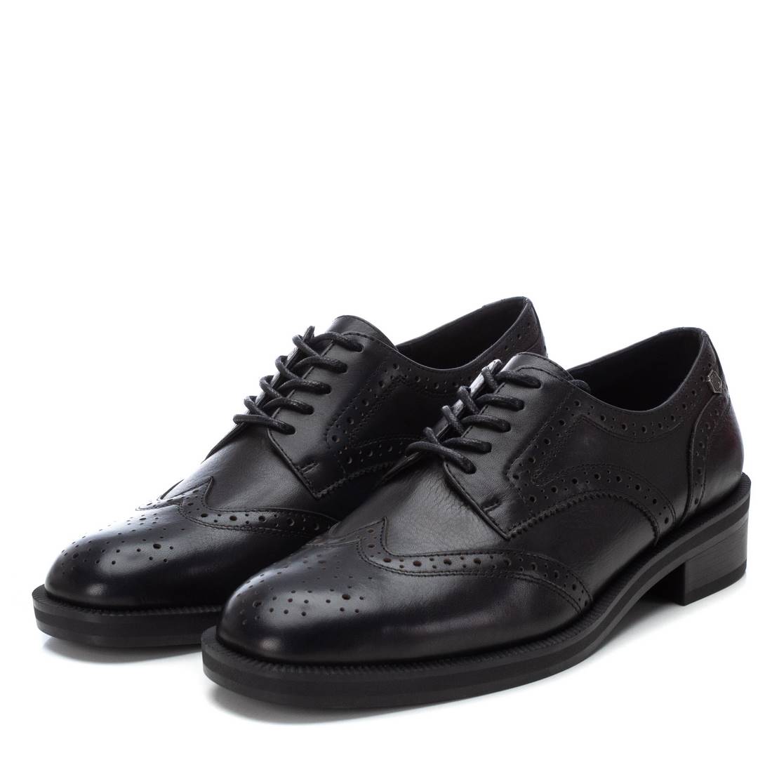 Carmela Collection Women's oxfords 161964