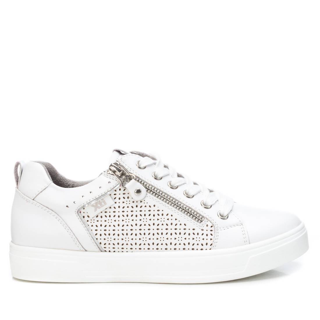 Women's Lace-Up Sneakers 4385402 White